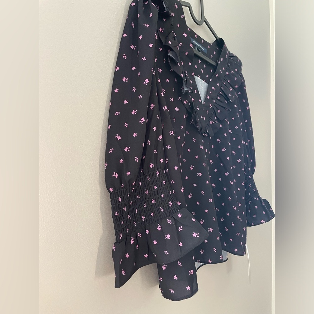 New French Connection 3/4 length sleeves size XS black with pink flowers - Picture 2 of 8